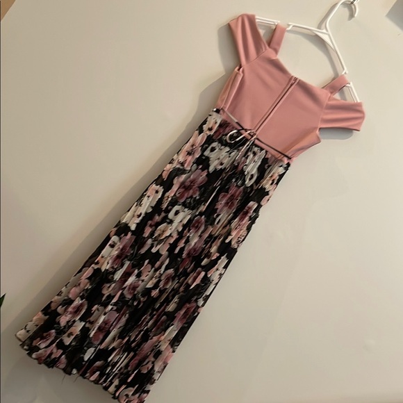 Pink and Black Pleated Off-Shoulder Midi Dress - Picture 6 of 9